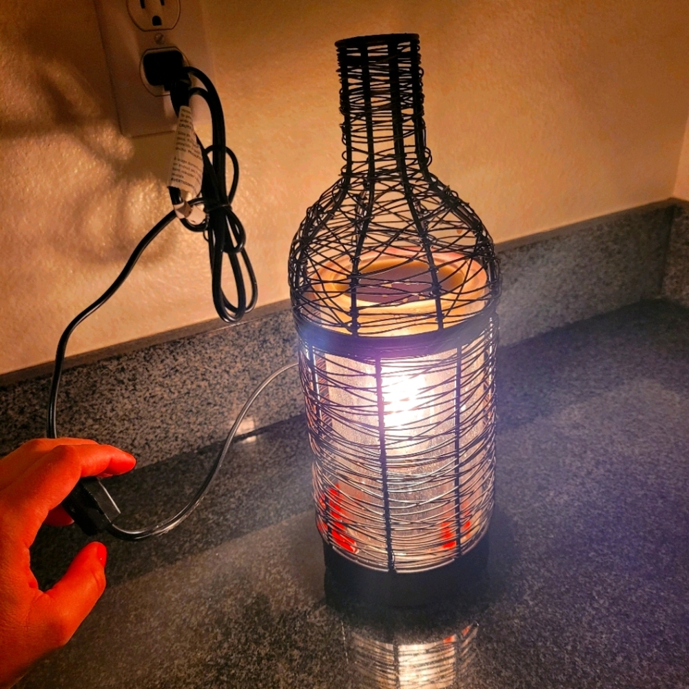 Scentsy vino warmer w wax